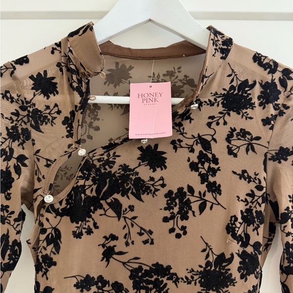 Elegant Floral Long Sleeve Dress - Picture 2 of 3